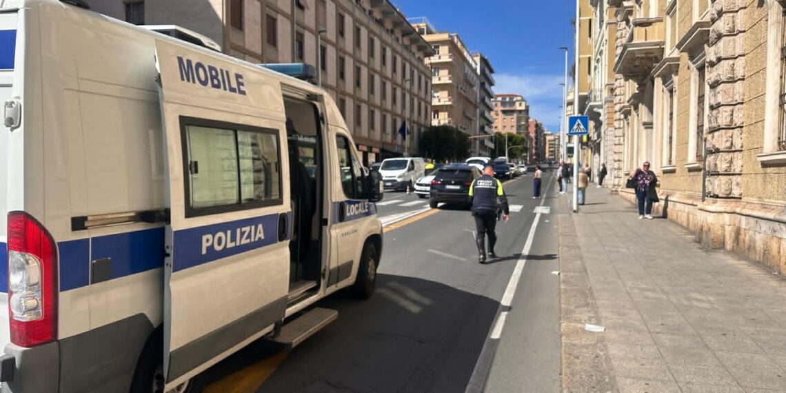 Cagliari, investita sulle strisce da un’auto contromano in via Sonnino