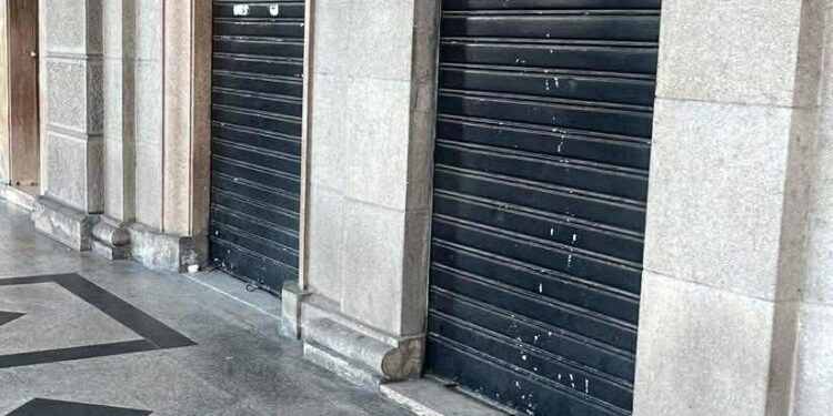 Cagliari, la crisi del commercio colpisce anche via Roma: fioccano i locali sfitti e aumenta la delinquenza