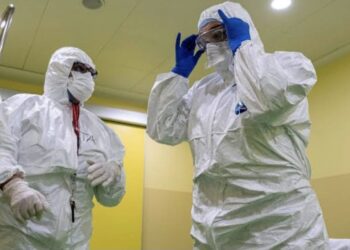 Sospetto caso di Ebola al Ss. Trinitá, in corso accertamenti: attivato il protocollo di biocontenimento