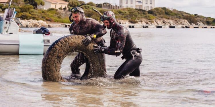 Quartu, a Sant’Andrea si va a pesca di rifiuti: appuntamento sabato prossimo per ripulire i fondali