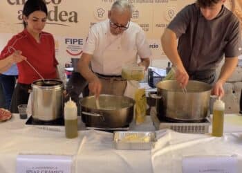 Oltre 100 persone in piazza San Sepolcro alla Giornata della Ristorazione 2026 a Cagliari