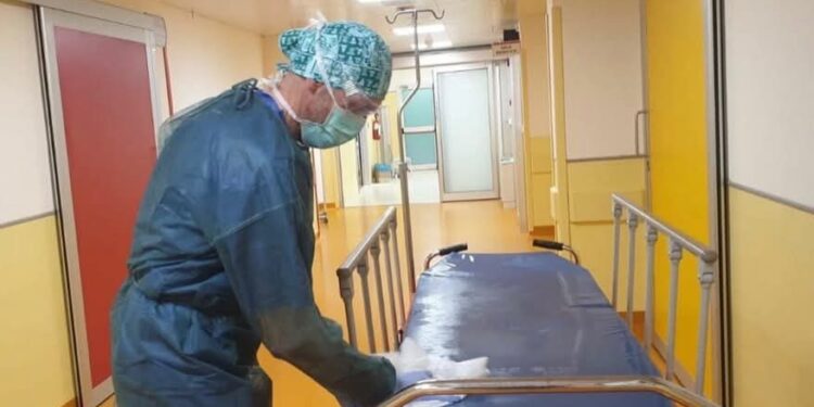 Dramma sanità a Cagliari, il racconto di una dottoressa: “Sempre meno medicina e sempre più gestione della sofferenza sociale”