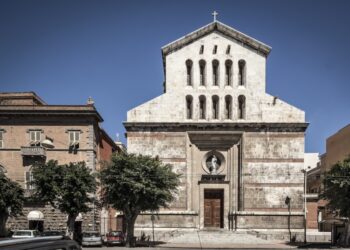 Cagliari, il nuovo centro di accoglienza nella chiesa del Carmine non piace ai residenti di Stampace