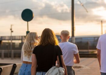 Disastro Sardegna, un giovane su cinque non studia e non lavora: i neet affondano il futuro dell’isola