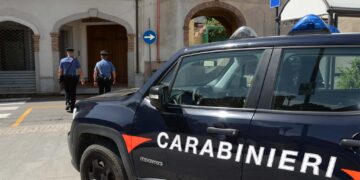 Capoterra, i cani antidroga dei carabinieri fiutano hashish e marijuana: arrestato un 18enne