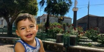 Addio piccolo Lorenzo, Nurri piegata dal dolore si prepara all’ultimo saluto allo sfortunato bimbo