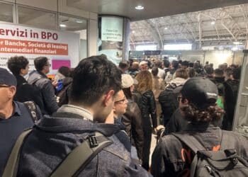 Delirio all’aeroporto di Cagliari, lavori in corso e file chilometriche ai controlli alle 7 del mattino