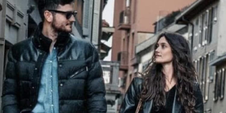 Finiscono con lo scooter in un fossato: morti due fidanzati di 25 e 26 anni