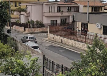 Sinnai, esplode la rabbia dei residenti di via Leonardo da Vinci: “Auto sfrecciano a folle velocità, ho paura anche a scendere dalla macchina con i bambini”