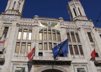 Cagliari, esplode lo scontro in Consiglio comunale: Farris difende Corrias dopo l’interruzione del sindaco