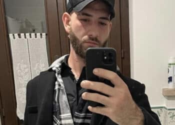 Si schianta con l’auto che prende fuoco: Riccardo muore a 27 anni