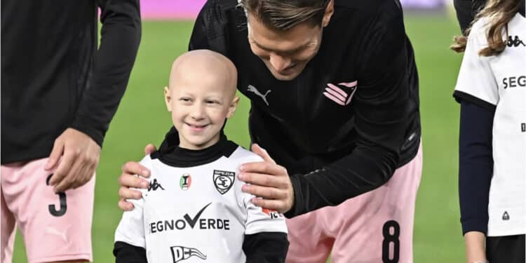 Addio ad Alessia La Rosa, “la guerriera” tifosa del Palermo morta a 8 anni per un malattia