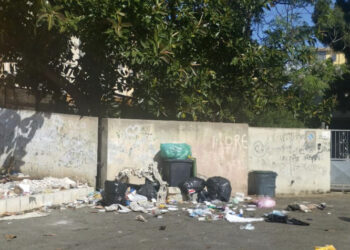 Cagliari, discarica a cielo aperto la domenica davanti alla chiesa dell Medaglia Miracolosa a San Michele