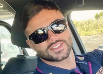 Tragico schianto fra moto e furgone: muore un agente di 32 anni