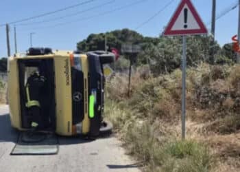 Scontro fra auto e scuolabus, due bimbi in gravi condizioni