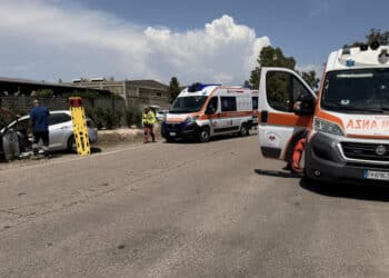 Assemini, scontro tra furgone e auto nella zona industriale: un ferito grave