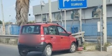 Auto si schianta contro un muro, traffico in tilt da via Mercalli sino all’Asse Mediano