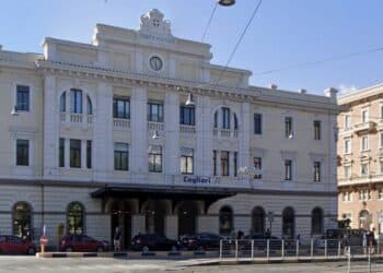 Cagliari, studentesse molestate in piazza Matteotti protette dai tassisti