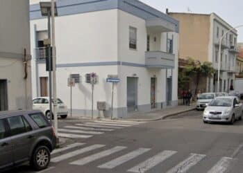 Pirri, travolta mentre attraversava la strada e ricoverata in codice rosso: non è in pericolo di vita