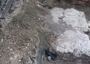 Cagliari, sorpresa sotto la ruspa: spuntano blocchi antichi riconducibili alla città del passato