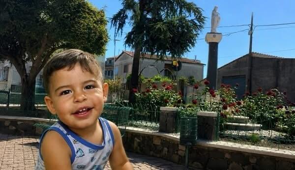 La Sardegna sotto choc piange il piccolo Lorenzo: correva incontro al papà in trattore per giocare con lui