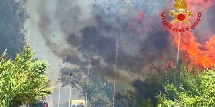 Caldo e vento non perdonano, già emergenza incendi: giornata di passione nel Cagliaritano