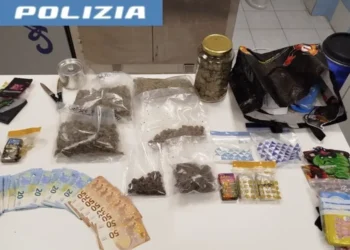 Cagliari, blitz della polizia al Cep: in casa di un 32enne un chilo di droga e soldi