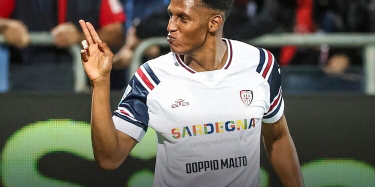 Cagliari-Torino 2-1, eccola la salvezza: Esposito e Mina tengono i rossoblù ancora in serie A