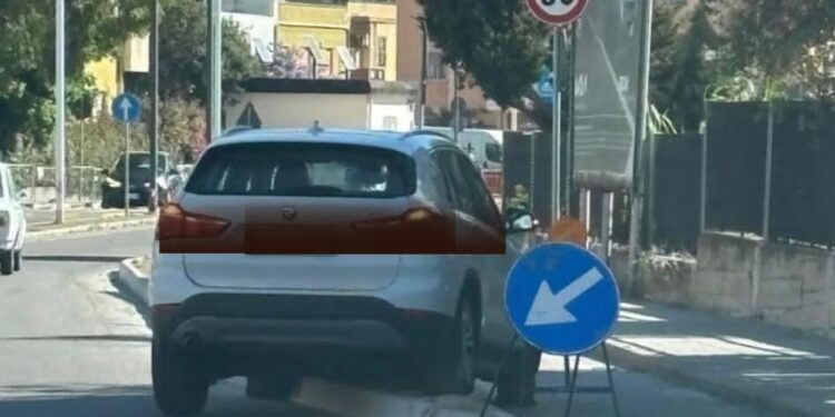 Via Vesalio, auto nella fioriera appena realizzata: duro affondo della consigliera Alessandra Zedda