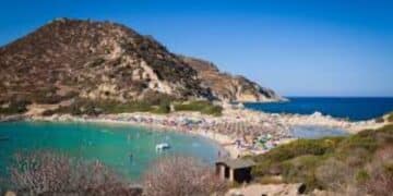 Punta Molentis finisce sul Guardian: stupore nel Regno Unito per il divieto degli ombrelloni