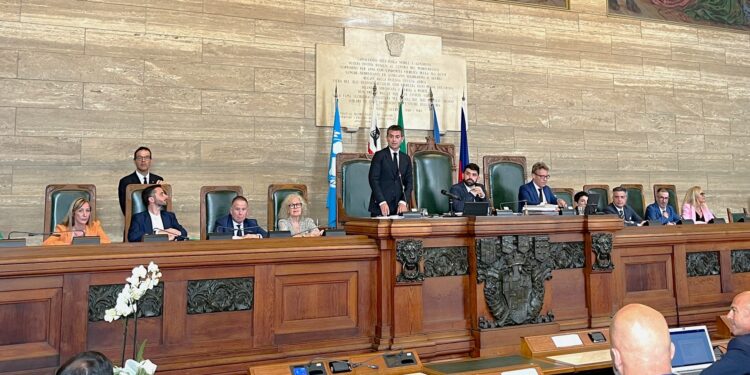 Cagliari, l’appello in consiglio comunale: “Celebriamo gli eroi di via Canelles che hanno salvato tre vite”