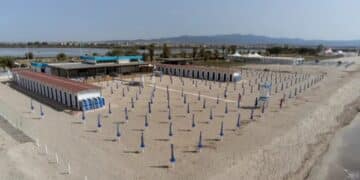 Allarme bomba al Poetto di Cagliari: vietato fare il bagno davanti al lido della Prefettura