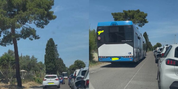Fila interminabile di auto, per andare all’ecocentro di Assemini si rischia la vita