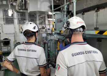 Gravi irregolarità a bordo, nave portacontainer bloccata al porto di Cagliari