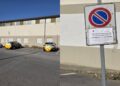 Monserrato, auto parcheggiate tra erbacce da togliere e strade da pulire: “Poi non lamentatevi”
