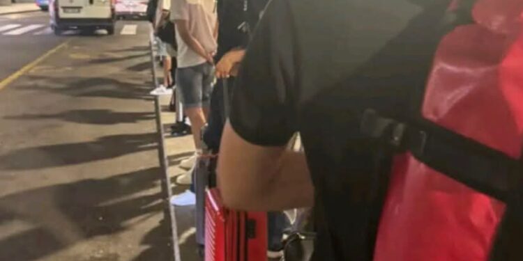 Cagliari città turistica, da Pirri all’aeroporto  impossibile trovare un taxi: “Chi non ha l’auto perde il volo”