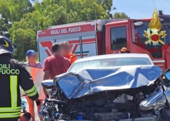 Gravissimo incidente sulla Ss 131 a Monastir, 3 auto coinvolte: tre feriti estratti dalle lamiere