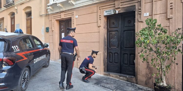Incendio doloso nella notte a Cagliari, fiamme vicino alla moschea