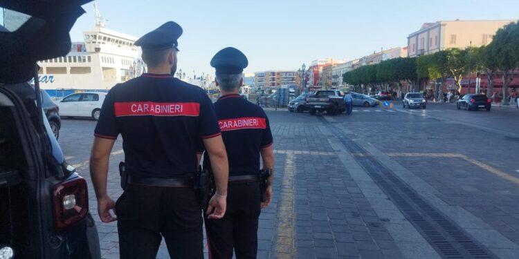 Ruba un’auto a Carloforte e tenta di prendere il traghetto, arrestato un 37enne