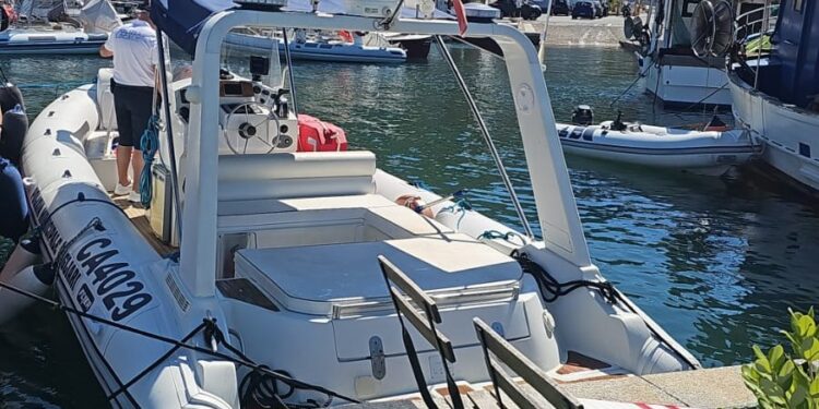 Cagliari, salvati due bagnanti e un nuotatore in difficoltà: torna il servizio con i gommoni della Polizia Locale