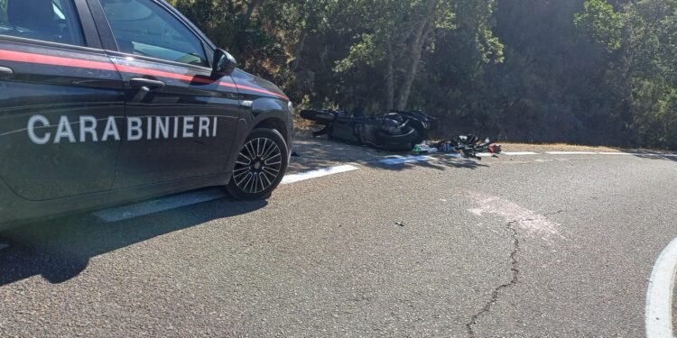 Schianto tra auto e moto a Burcei, due giovanissimi in ospedale. Il sindaco Malloru: “Per la Sp 21 sono stati richiesti interventi strutturali”