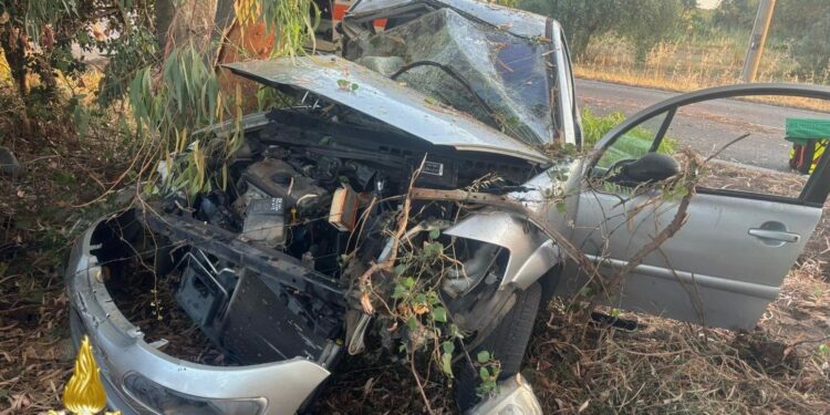 Sassari, auto esce di strada sulla Sp 25: un ferito in ospedale
