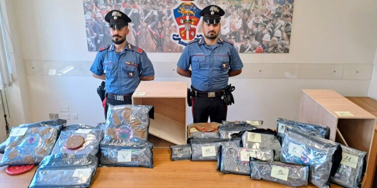 Cagliari, 14 kg di marijuana nel bagagliaio dell’auto: arrestato un impiegato 45enne