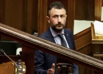 Il deputato Emanuele Pozzolo fuori strada con il suv: tasso alcolemico superiore al consentito