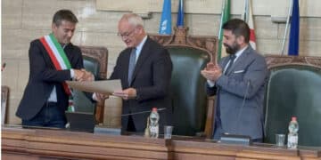 A mister Claudio Ranieri la pergamena della cittadinanza onoraria di Cagliari: “Orgoglioso di far parte di voi”