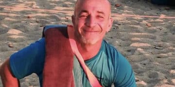 Andrea Carcassi morto a 55 anni in un incidente sull’Asse Mediano, lo strazio del fratello: “È lassù, dove la luce e l’amore governano incessantemente”
