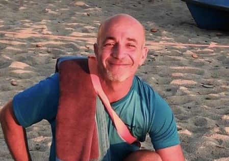Andrea Carcassi morto a 55 anni in un incidente sull’Asse Mediano, lo strazio del fratello: “È lassù, dove la luce e l’amore governano incessantemente”