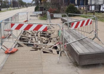 Cagliari, barriere architettoniche al Poetto: presentata interrogazione sul degrado delle passerelle in legno