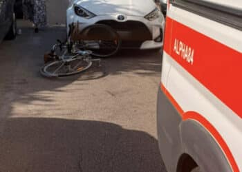 Cagliari, ancora un ciclista investito: schianto in via Messina, il ferito è grave