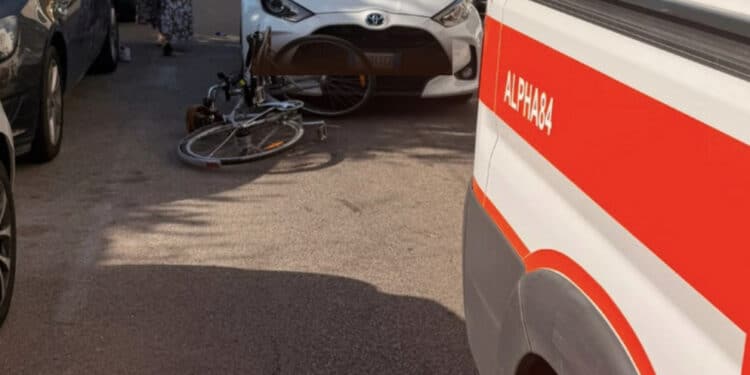 Cagliari, ancora un ciclista investito: schianto in via Messina, il ferito è grave